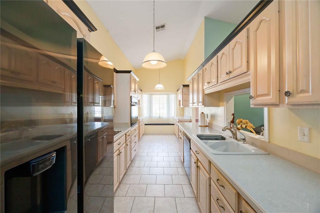 На продажу: $385,000 (2 спален, 2 ванн, 1712 Квадратных фут)