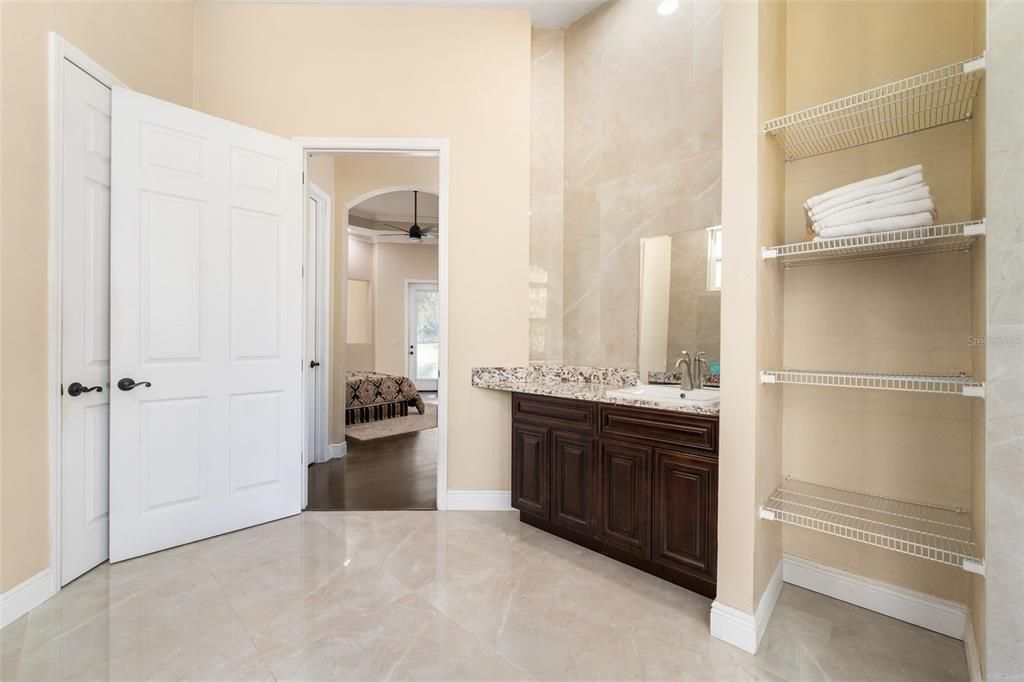 En Venta: $845,000 (3 camas, 3 baños, 3478 Pies cuadrados)