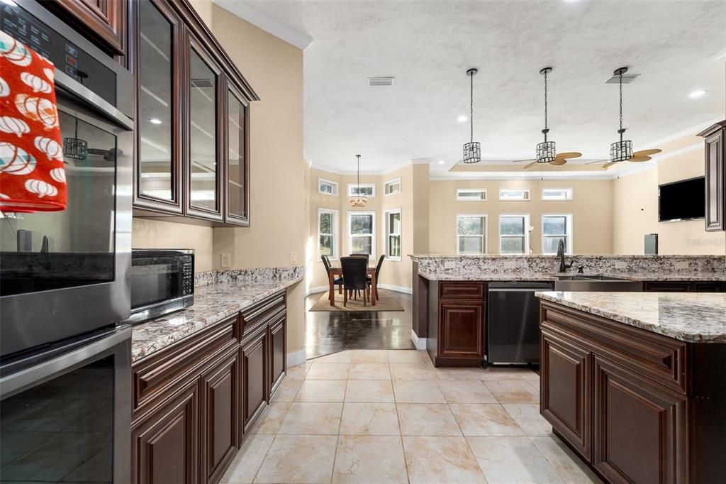 En Venta: $845,000 (3 camas, 3 baños, 3478 Pies cuadrados)