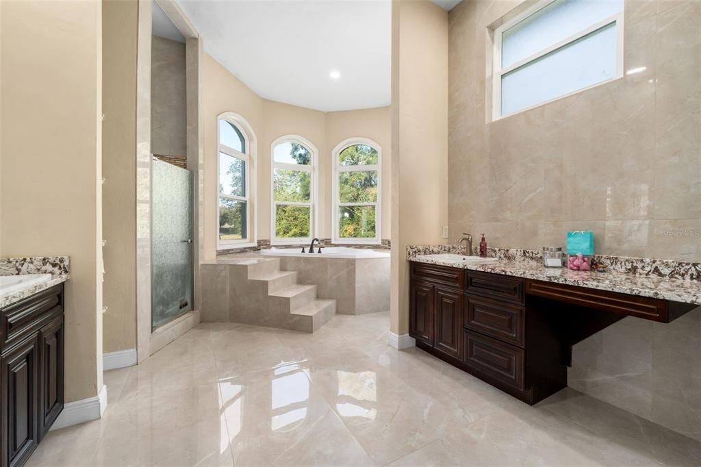 En Venta: $845,000 (3 camas, 3 baños, 3478 Pies cuadrados)