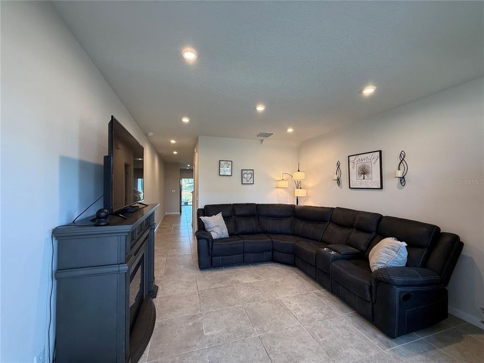 En Venta: $300,000 (3 camas, 2 baños, 1624 Pies cuadrados)