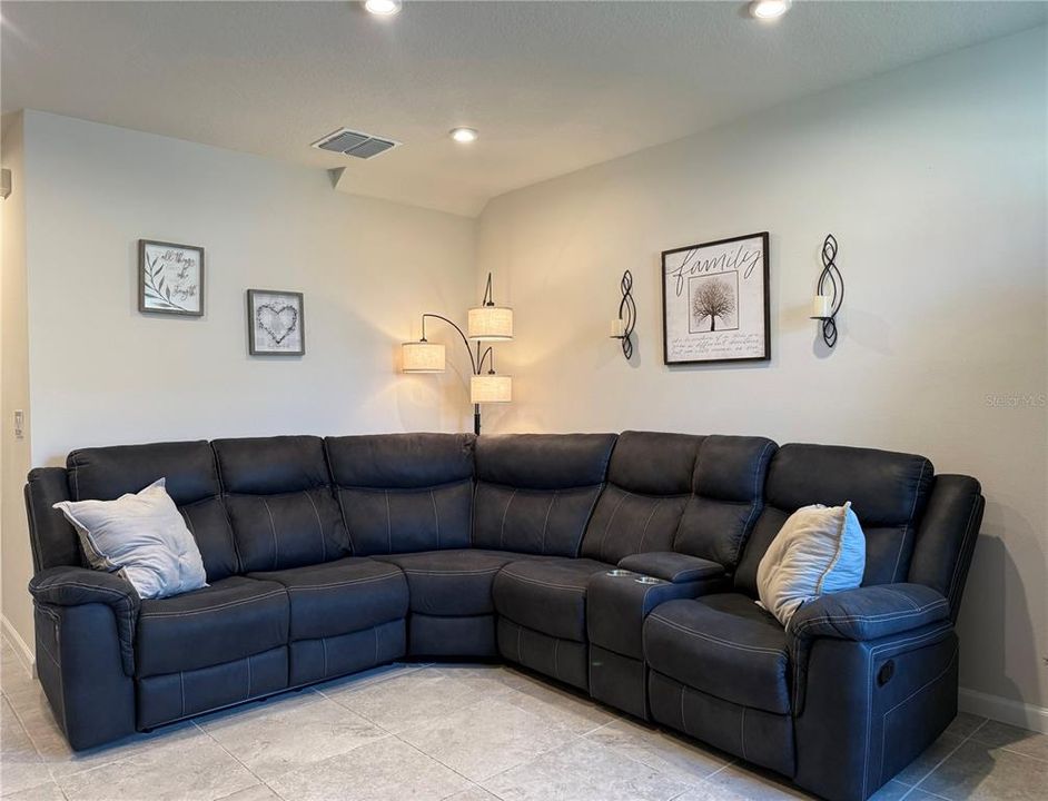 En Venta: $300,000 (3 camas, 2 baños, 1624 Pies cuadrados)