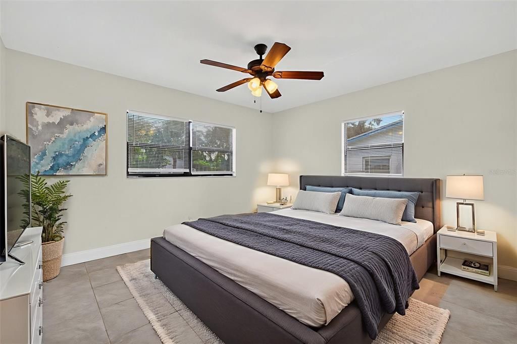 На продажу: $310,000 (2 спален, 2 ванн, 1335 Квадратных фут)