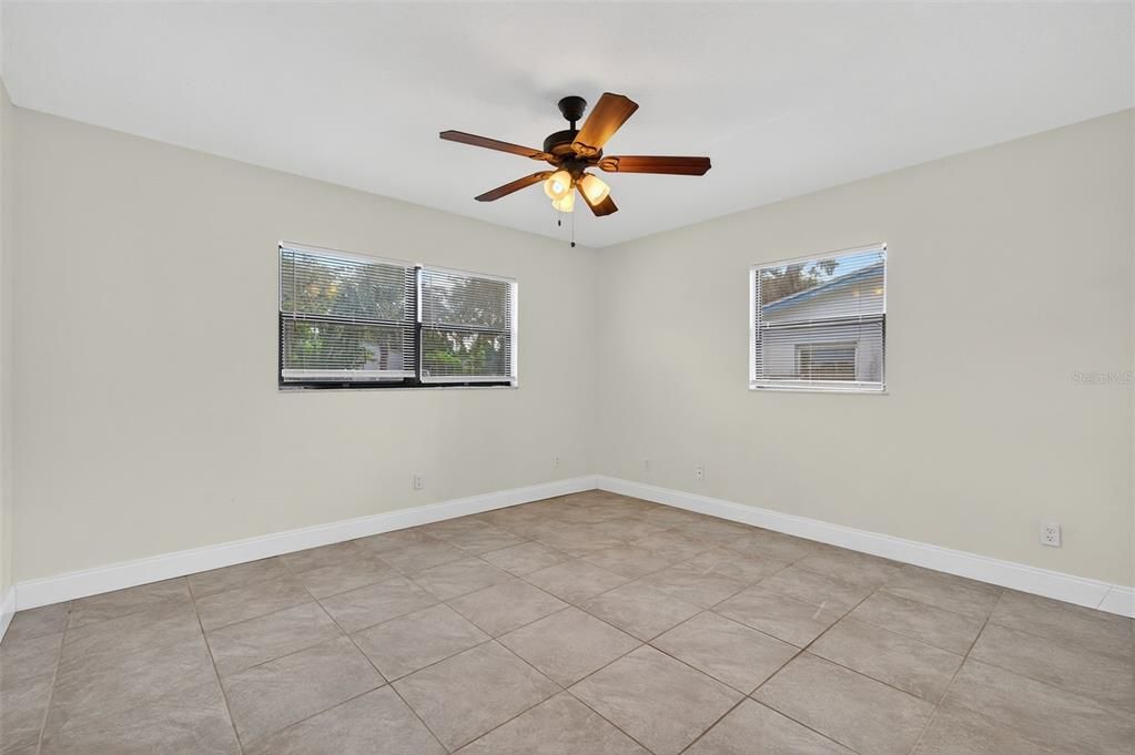 На продажу: $310,000 (2 спален, 2 ванн, 1335 Квадратных фут)