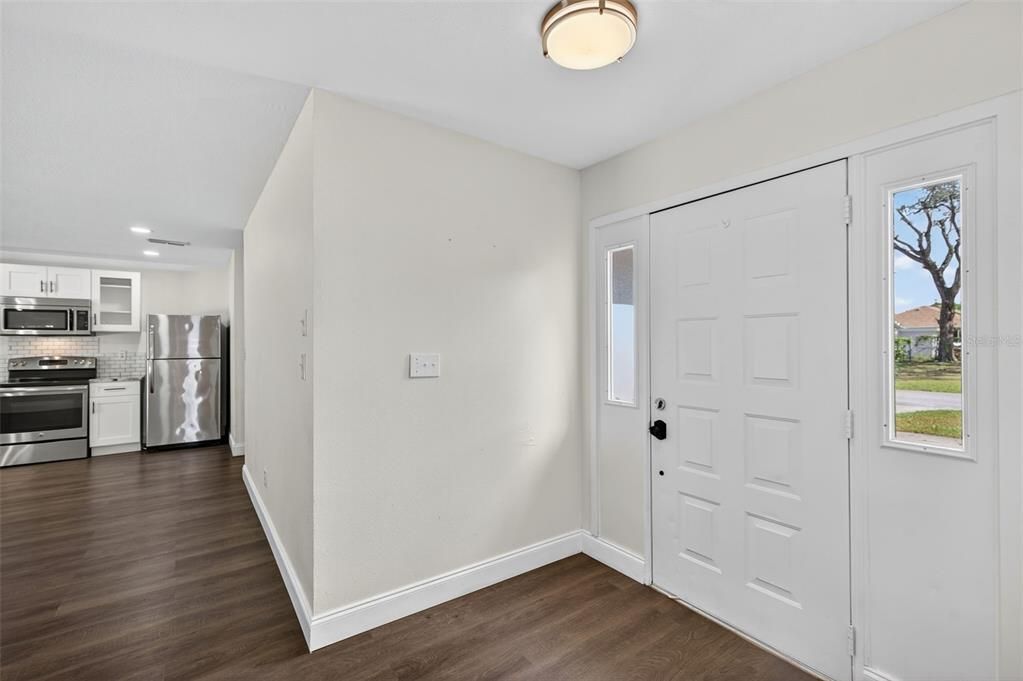 На продажу: $310,000 (2 спален, 2 ванн, 1335 Квадратных фут)