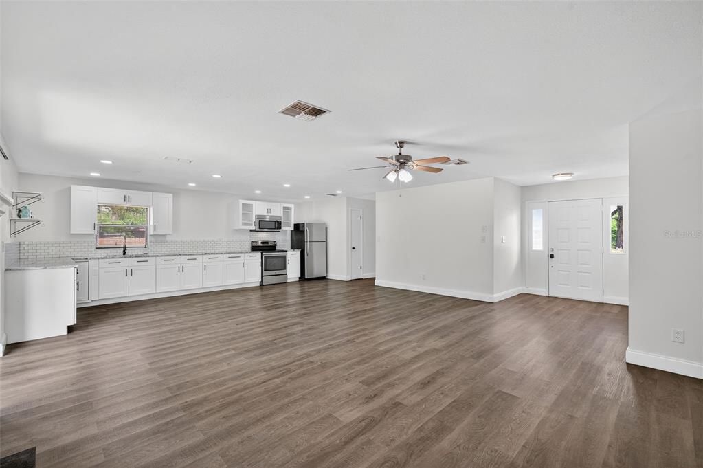 На продажу: $310,000 (2 спален, 2 ванн, 1335 Квадратных фут)