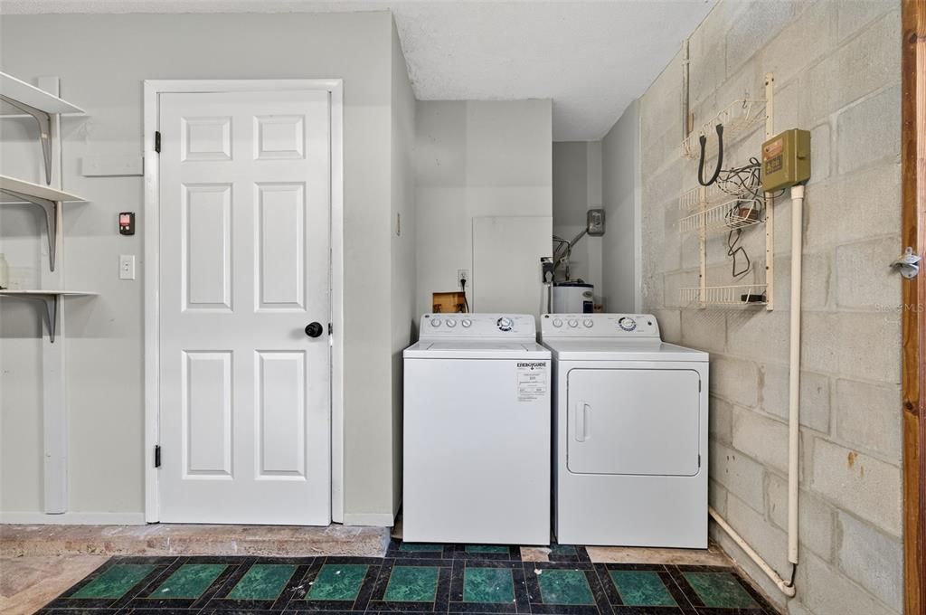 На продажу: $310,000 (2 спален, 2 ванн, 1335 Квадратных фут)