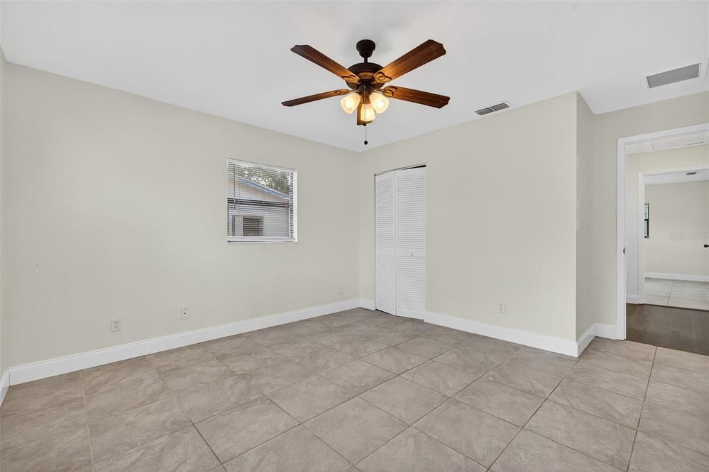 На продажу: $310,000 (2 спален, 2 ванн, 1335 Квадратных фут)