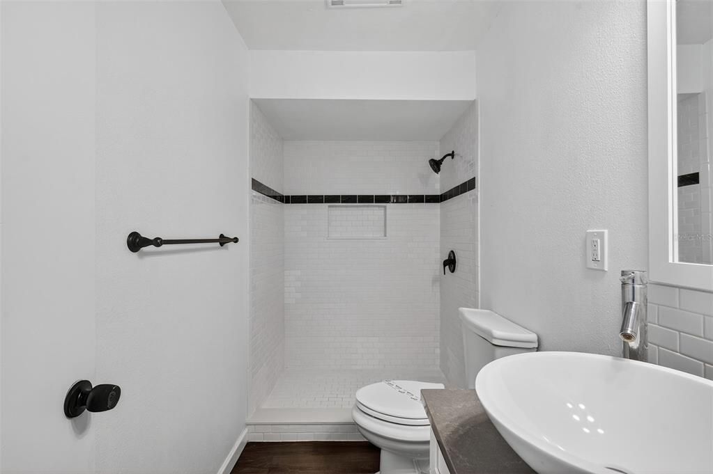 На продажу: $310,000 (2 спален, 2 ванн, 1335 Квадратных фут)