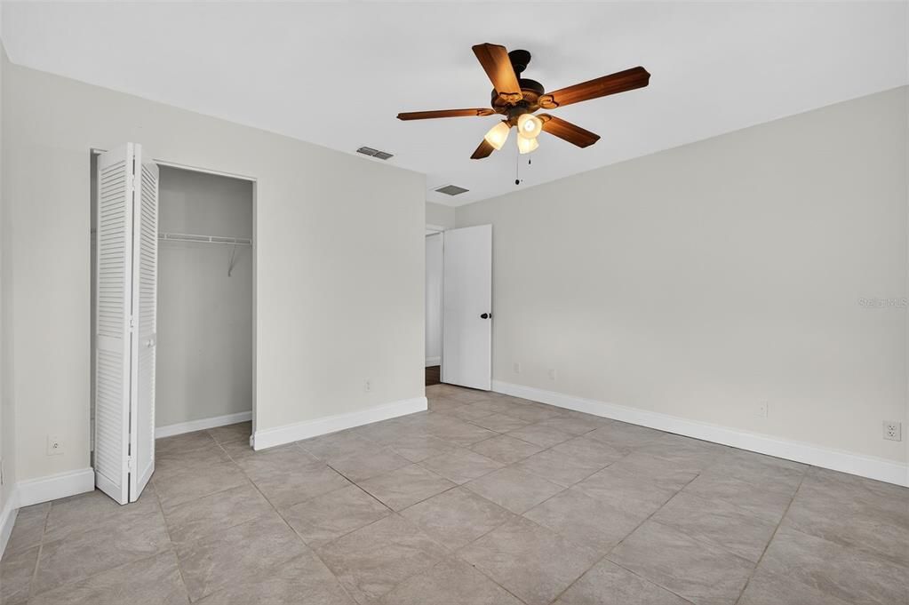 На продажу: $310,000 (2 спален, 2 ванн, 1335 Квадратных фут)