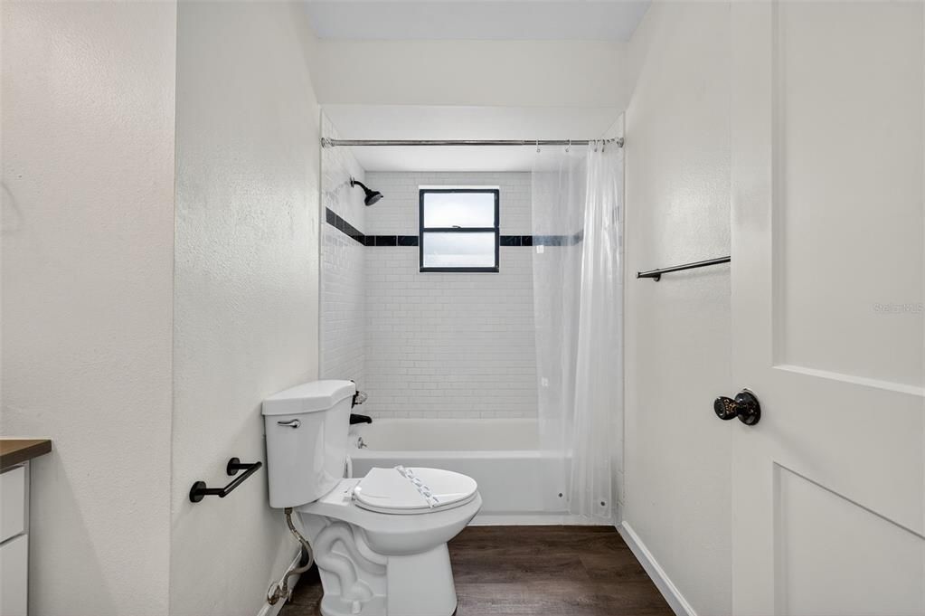 На продажу: $310,000 (2 спален, 2 ванн, 1335 Квадратных фут)