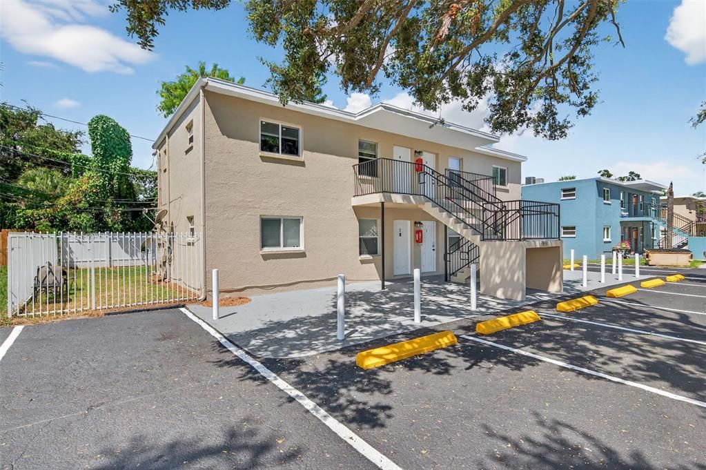 出租: $1,345 (2 贝兹, 1 浴室, 650 平方英尺)