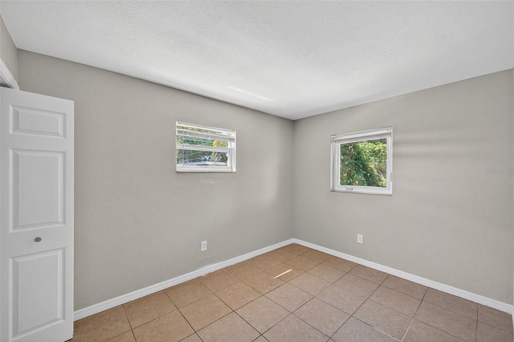 出租: $1,345 (2 贝兹, 1 浴室, 650 平方英尺)