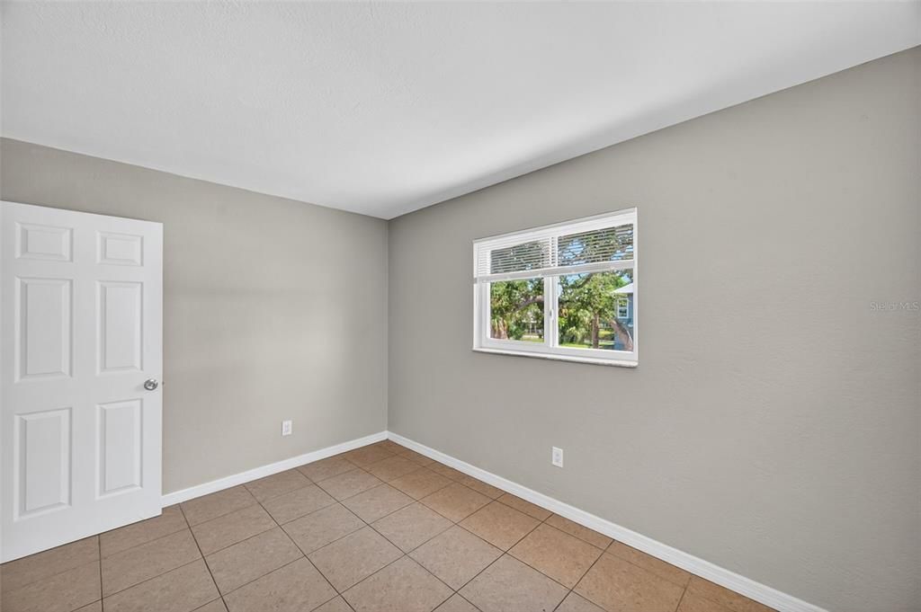 出租: $1,345 (2 贝兹, 1 浴室, 650 平方英尺)