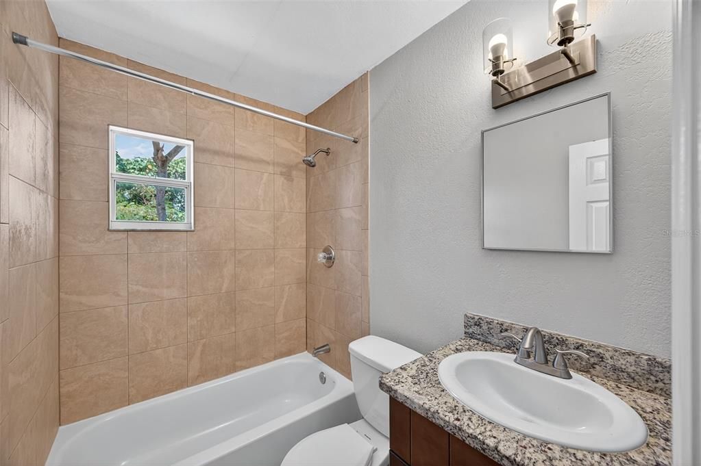 出租: $1,345 (2 贝兹, 1 浴室, 650 平方英尺)