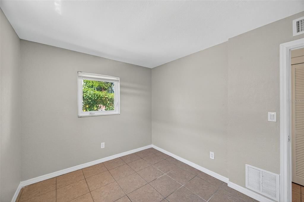 出租: $1,345 (2 贝兹, 1 浴室, 650 平方英尺)