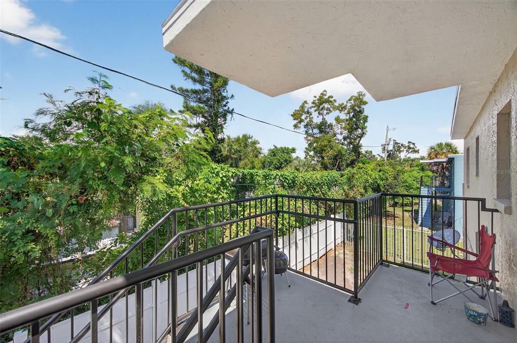 出租: $1,345 (2 贝兹, 1 浴室, 650 平方英尺)