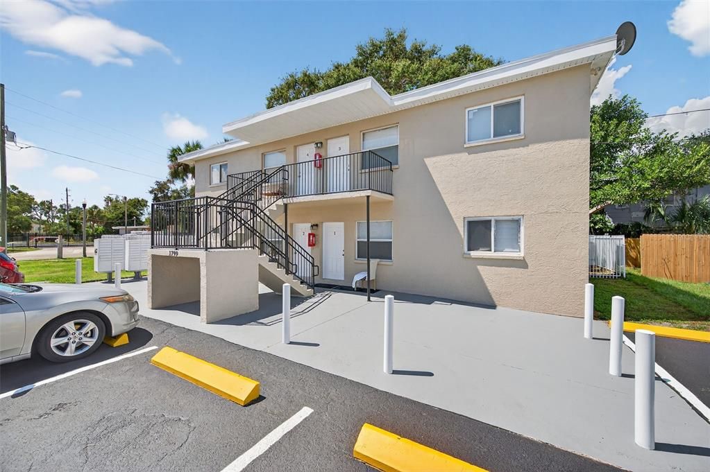 出租: $1,345 (2 贝兹, 1 浴室, 650 平方英尺)