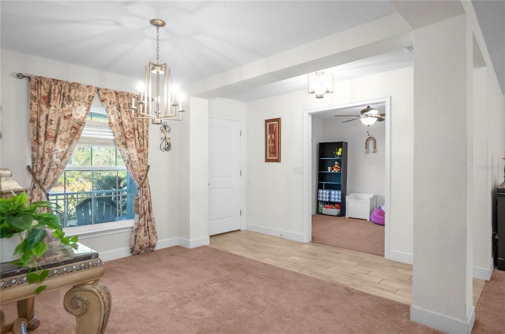 待售: $280,000 (3 贝兹, 2 浴室, 1980 平方英尺)