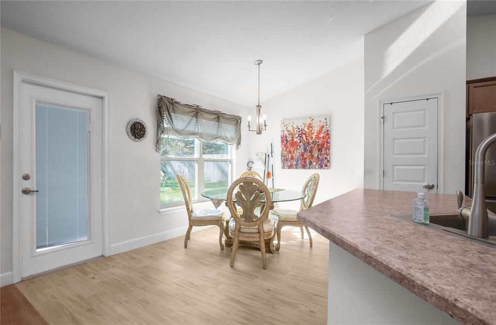 待售: $280,000 (3 贝兹, 2 浴室, 1980 平方英尺)