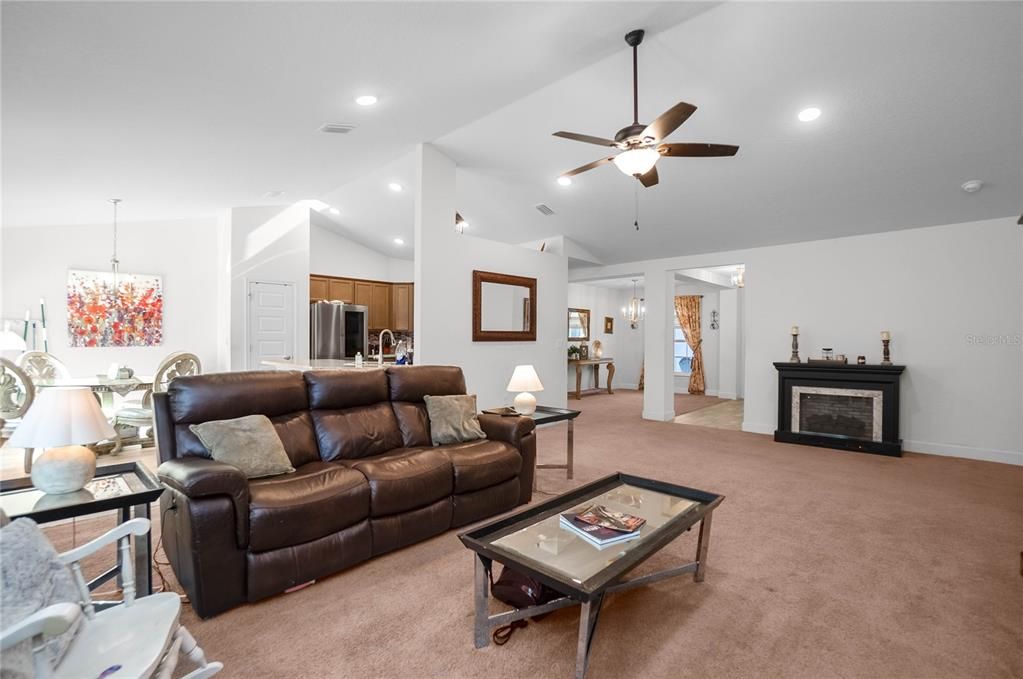 待售: $280,000 (3 贝兹, 2 浴室, 1980 平方英尺)