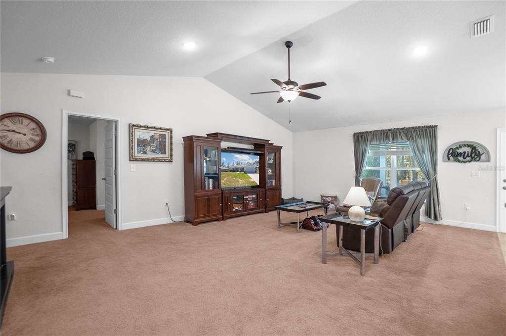 待售: $280,000 (3 贝兹, 2 浴室, 1980 平方英尺)