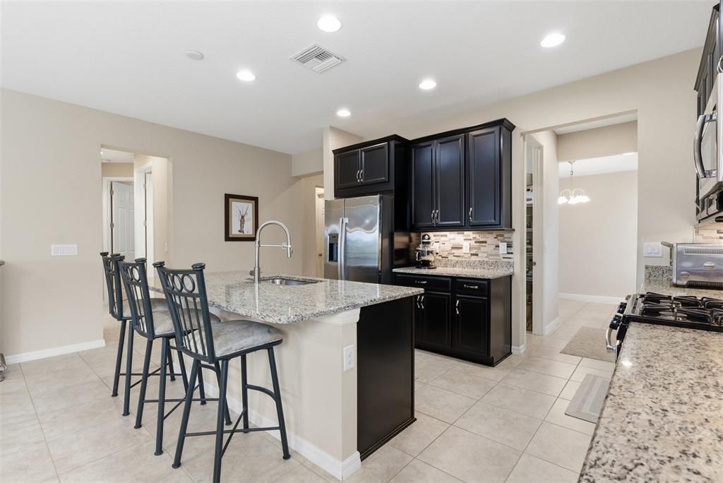 待售: $470,000 (4 贝兹, 3 浴室, 2403 平方英尺)