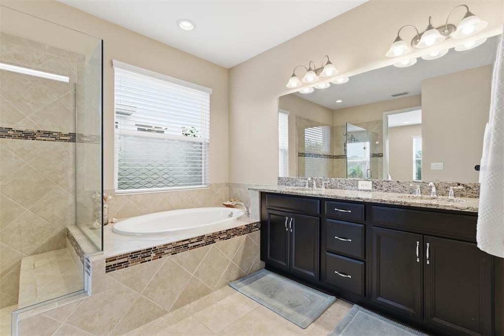 待售: $470,000 (4 贝兹, 3 浴室, 2403 平方英尺)