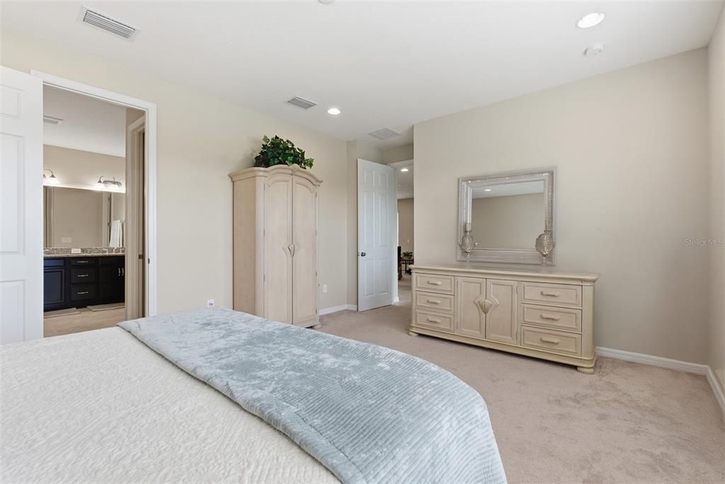 待售: $470,000 (4 贝兹, 3 浴室, 2403 平方英尺)