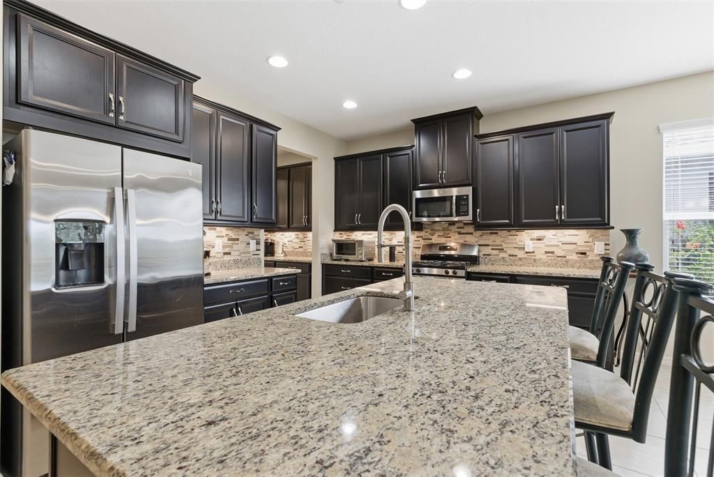 待售: $470,000 (4 贝兹, 3 浴室, 2403 平方英尺)