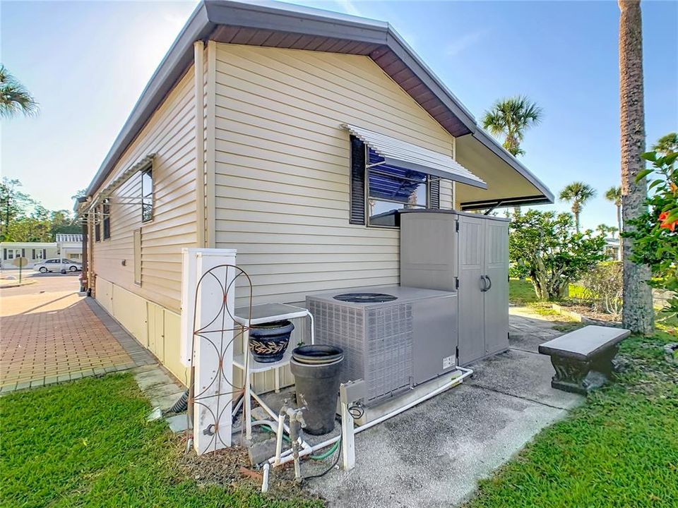 For Sale: $144,000 (1 beds, 1 baths, 656 Square Feet)