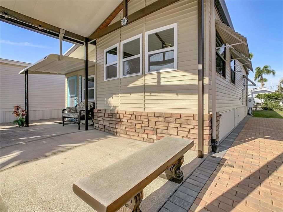 For Sale: $144,000 (1 beds, 1 baths, 656 Square Feet)