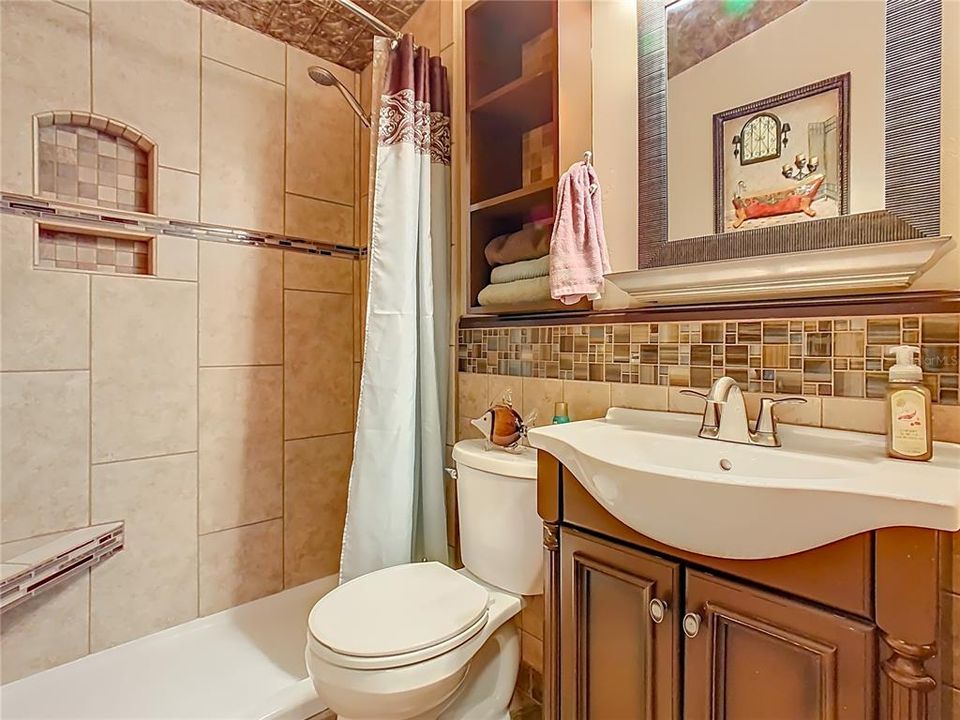 For Sale: $144,000 (1 beds, 1 baths, 656 Square Feet)