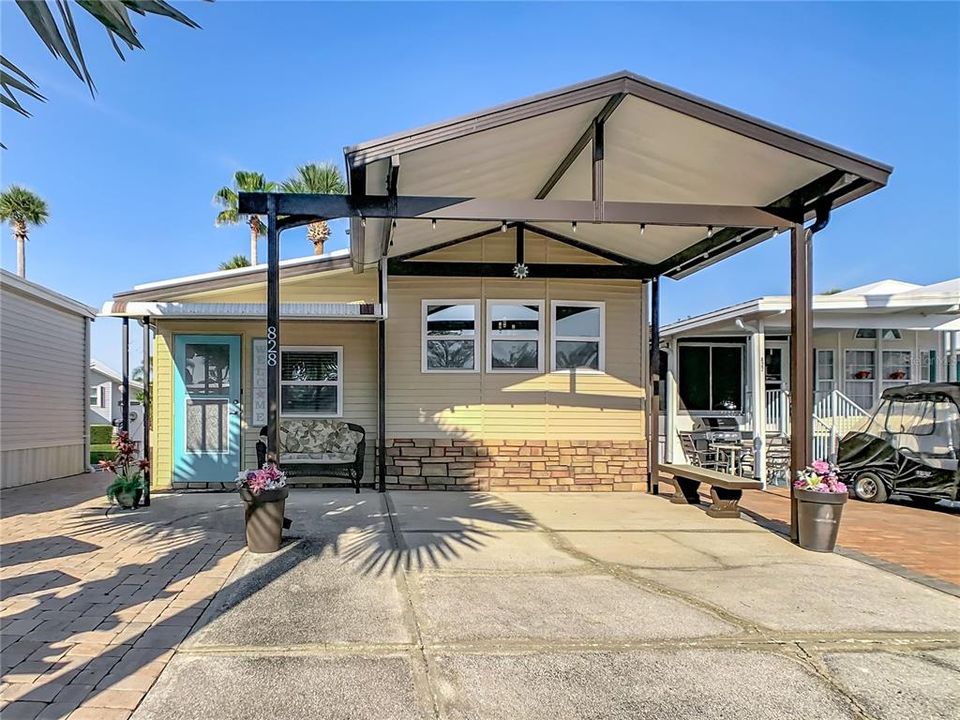 For Sale: $144,000 (1 beds, 1 baths, 656 Square Feet)