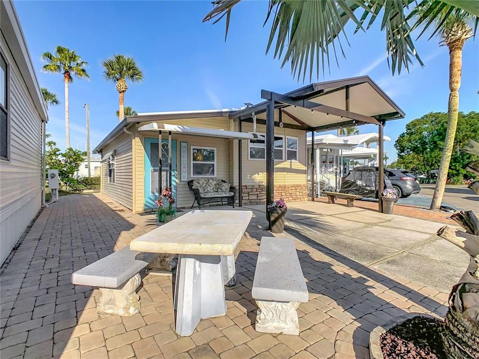 For Sale: $144,000 (1 beds, 1 baths, 656 Square Feet)