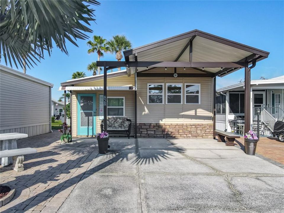 For Sale: $144,000 (1 beds, 1 baths, 656 Square Feet)