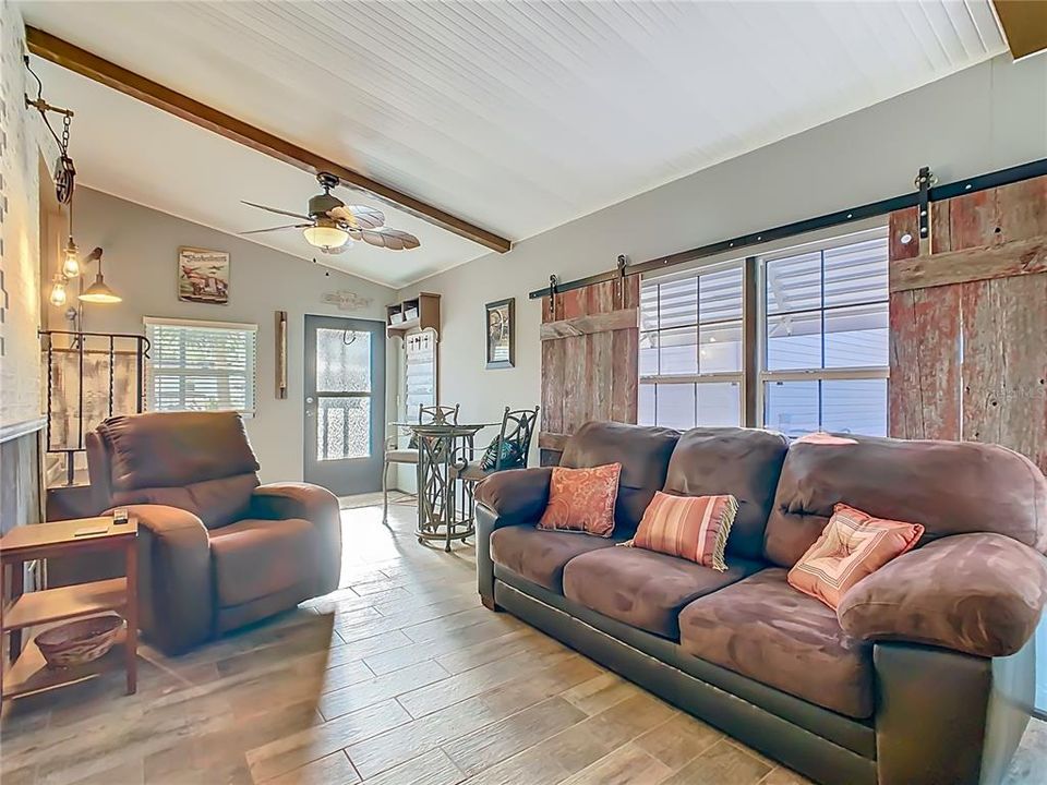 For Sale: $144,000 (1 beds, 1 baths, 656 Square Feet)