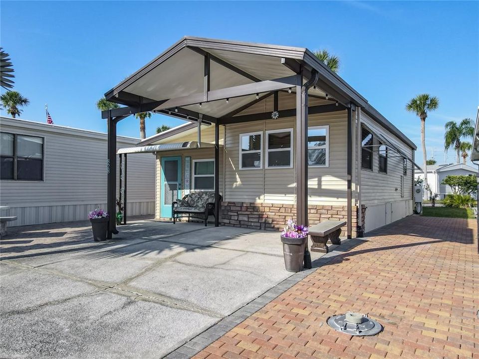 For Sale: $144,000 (1 beds, 1 baths, 656 Square Feet)