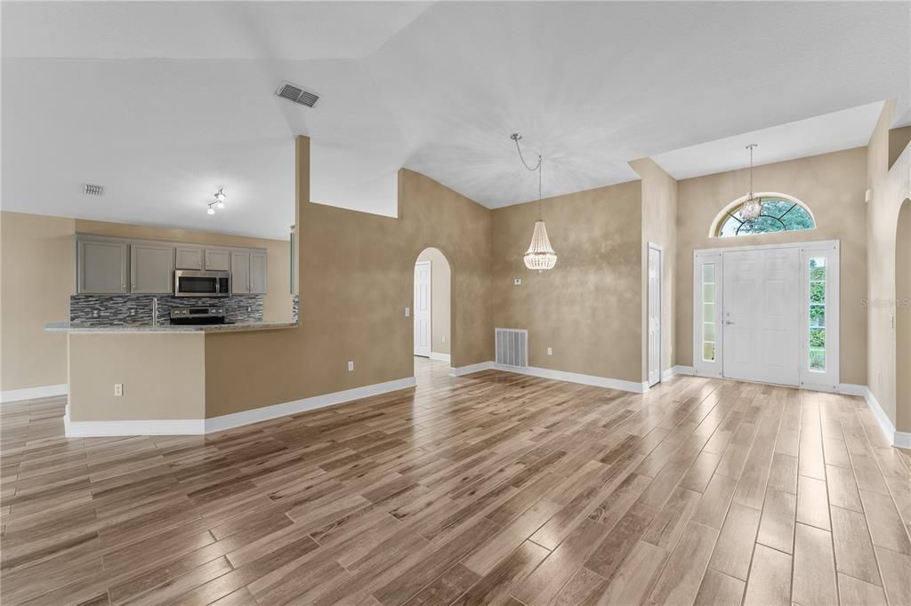 For Rent: $2,100 (3 beds, 2 baths, 1654 Square Feet)