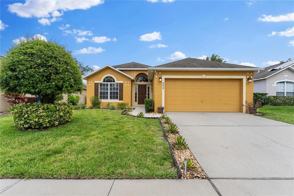 For Rent: $2,100 (3 beds, 2 baths, 1654 Square Feet)