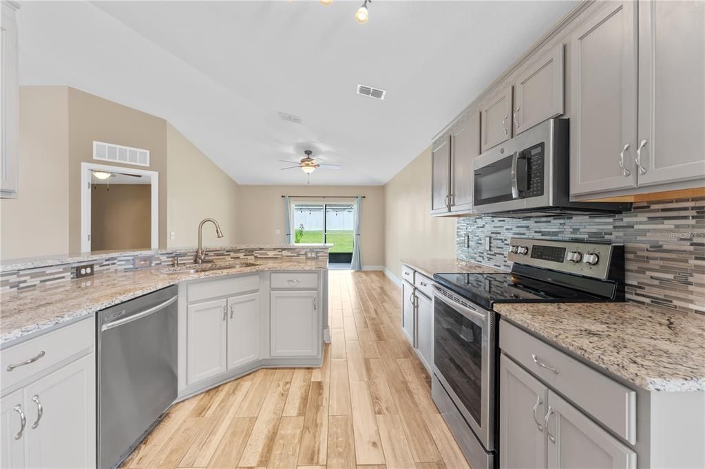 For Rent: $2,100 (3 beds, 2 baths, 1654 Square Feet)