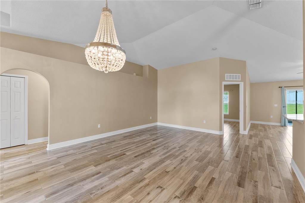 For Rent: $2,100 (3 beds, 2 baths, 1654 Square Feet)