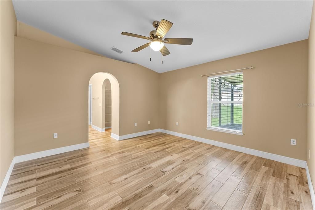 For Rent: $2,100 (3 beds, 2 baths, 1654 Square Feet)