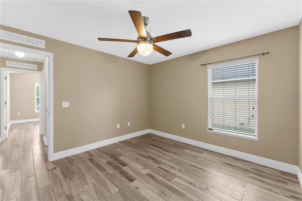 For Rent: $2,100 (3 beds, 2 baths, 1654 Square Feet)