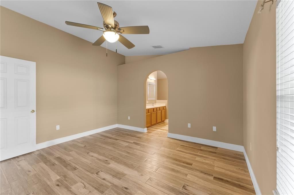 For Rent: $2,100 (3 beds, 2 baths, 1654 Square Feet)