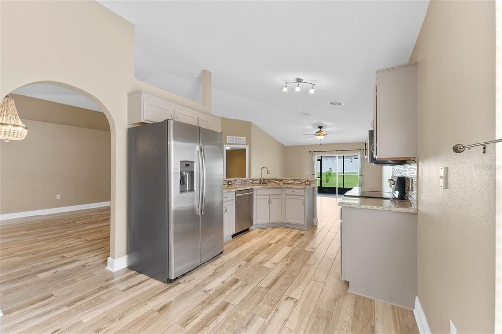 For Rent: $2,100 (3 beds, 2 baths, 1654 Square Feet)