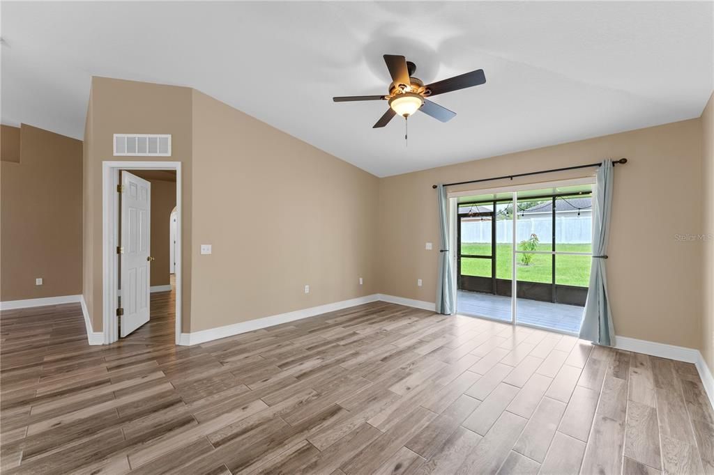 For Rent: $2,100 (3 beds, 2 baths, 1654 Square Feet)