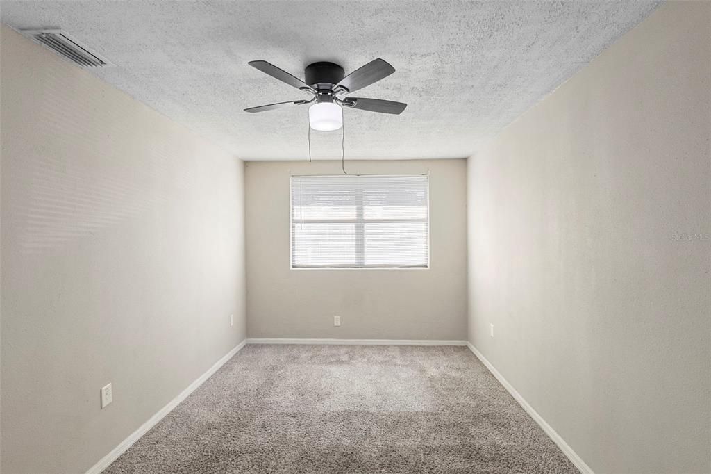 For Sale: $215,000 (4 beds, 2 baths, 1127 Square Feet)