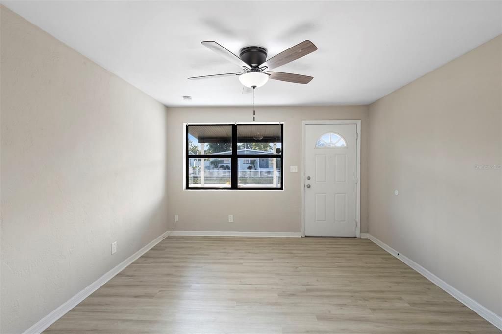 For Sale: $215,000 (4 beds, 2 baths, 1127 Square Feet)