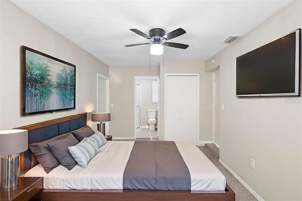 For Sale: $215,000 (4 beds, 2 baths, 1127 Square Feet)